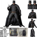 Action Figure  Batman Bruce Wayne Mafex 056